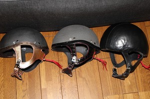 革　レザー　革製品　ヘルメットカスタマイズ　競馬