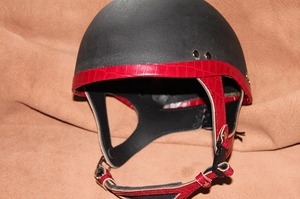 ヘルメットカスタマイズ　ヘルメット修理
